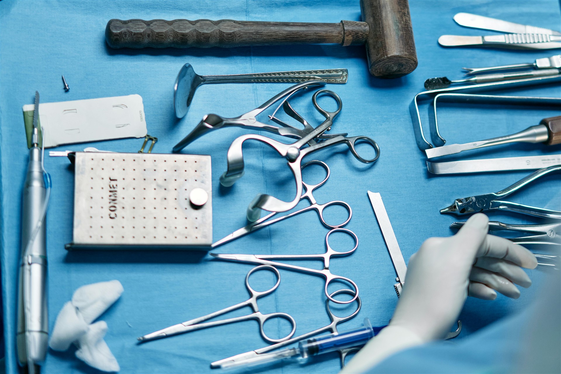 PIC OF TABLE WITH DIFFERENT SCISSORS ETC